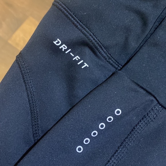 Nike fleece lined cropped leggings - Picture 3 of 3